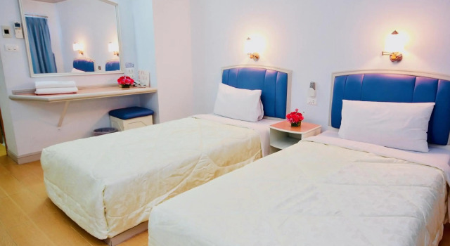 P.A. Place Hotel, Rezervovat Hotel Hotely v Central Thailand s parkováním, Parkování