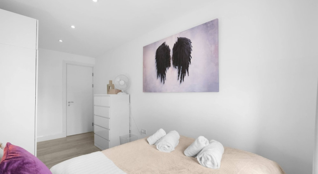 Modern 3 Bedroom, 2 Bathroom Home in Edgware