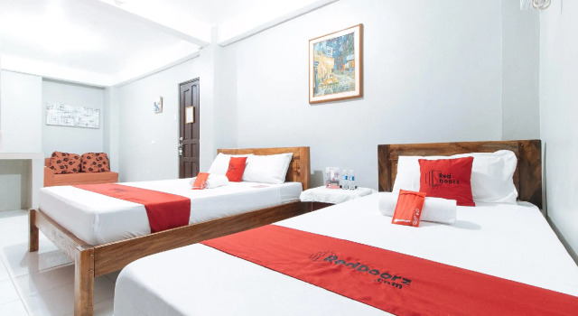 RedDoorz near Pasay Rotonda