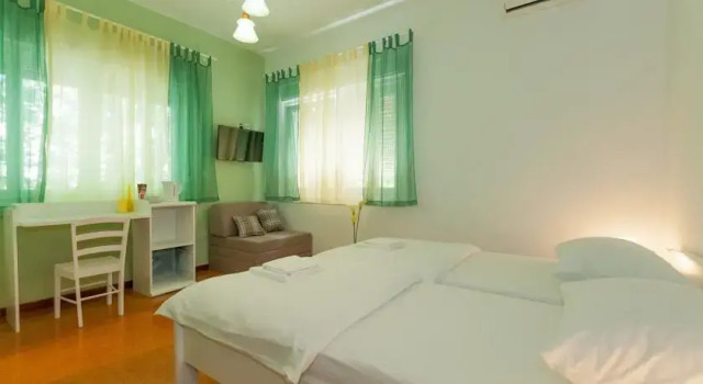 Accommodation Jarula, Забронировать Отель Задар Задарская жупания, рядом с Пляж Голден Вейв