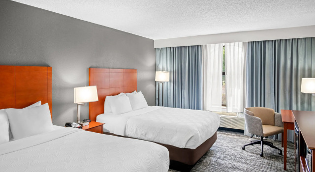 Четырёхместный номер Standard Country Inn & Suites by Radisson, Muskegon, MI