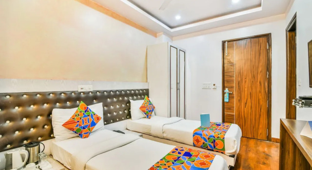 Номер Deluxe FabHotel Sehej continental