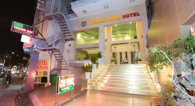 OYO 1175 Trung Mai Hotel, Забронировать Отель Отели Танбинь с парковкой, Парковка