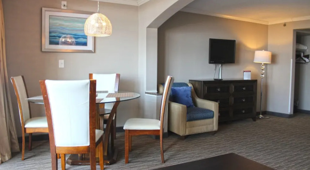Oceanview Villa With NEW Furniture!, Забронировать Вилла Отели Миртл-Бич с парковкой, рядом с Hall Of Heroes, Парковка
