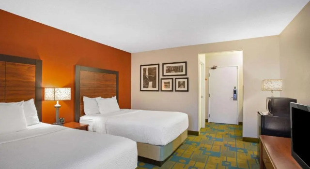 Четырёхместный номер Standard La Quinta Inn by Wyndham Auburn Worcester