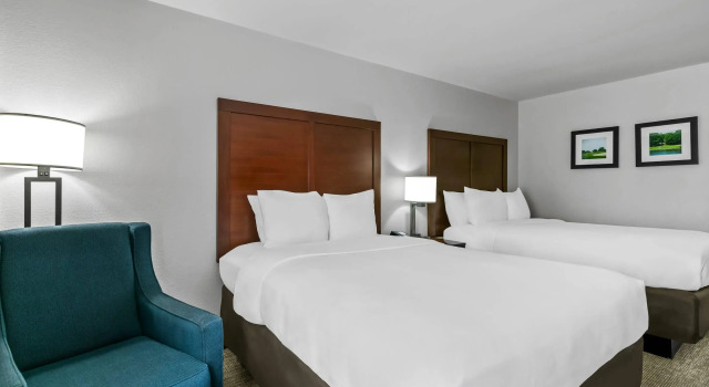 Четырёхместный номер Standard Comfort Inn & Suites Greenwood near University