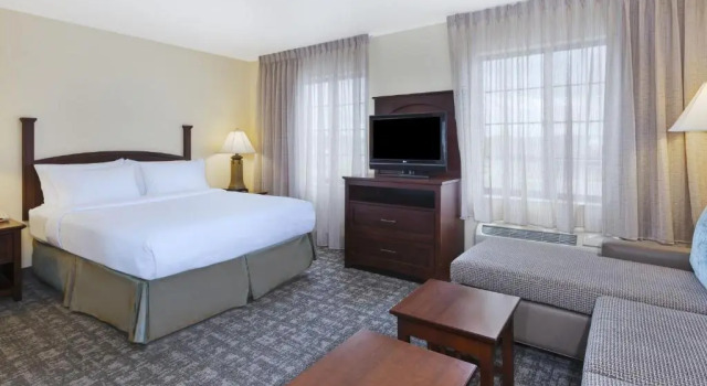 Двухместный номер Standard Staybridge Suites Lansing-Okemos by IHG