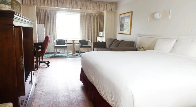 ShoreWay Acres Inn & Cape Cod Lodging, Rezerwuj Hotel Hotele w New England z basenem, Basen