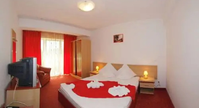 Hotel International Baile Herculane, Varaa Hotelli Hotellit Carpathians - Romania uima-altaalla, Uima-allas