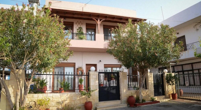 Spotless Apt in the Heart of Sisi