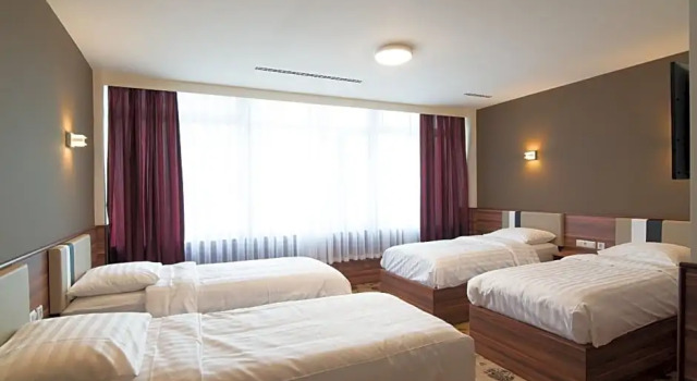 Четырёхместный номер Standard Hotel King's Court