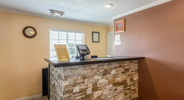 Econo Lodge  Inn & Suites Durango