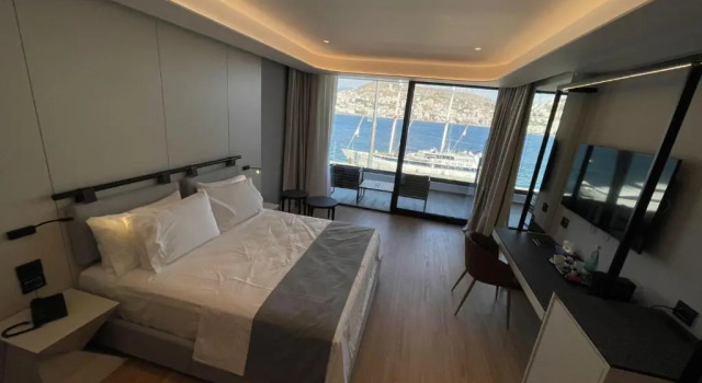 Yacht Premium Hotel