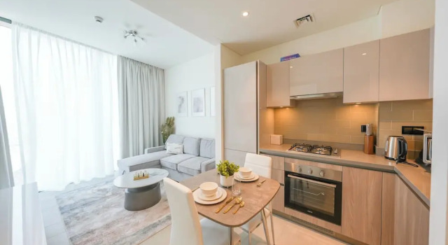 Апартаменты Classic с балконом Yogi - Bright Apartment With Panoramic CityScape Views