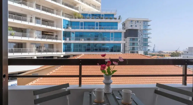 Burst - Chic Studio & Balcony in Larnaca, Book Apartment Larnaka Larnaca Region