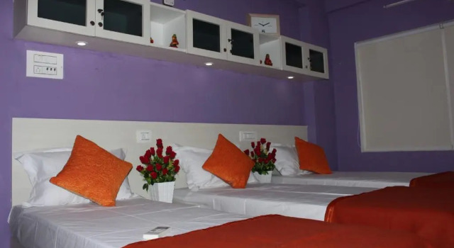 Кровать в общем номере (мужской номер) Mahas Inn