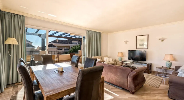 Stunning 4BR Penthouse by Rafleys in 150 m to The Beach in Elviria, Забронировать Отель Отели Марбелья 3 звезды, рядом с Теннисный и спортивный клуб Don Carlos, 3*
