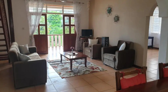 Апартаменты La Maison Hibiscus Self Catering Accommodation