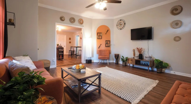 Коттедж Charming Huntsville Home w/ Deck!