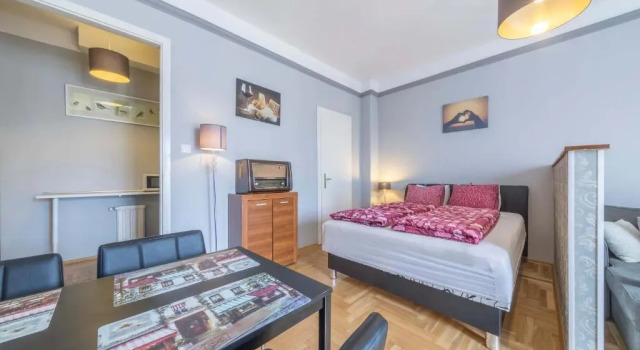 Апартаменты BpR Sophisticated Astoria Suite with Balcony