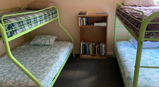 Кровать в общем номере Ashland Commons Hostel