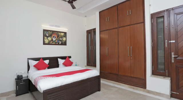 Oyo 480 Noida Royal Residency, Забронировать Отель Нойда штат Уттар-Прадеш