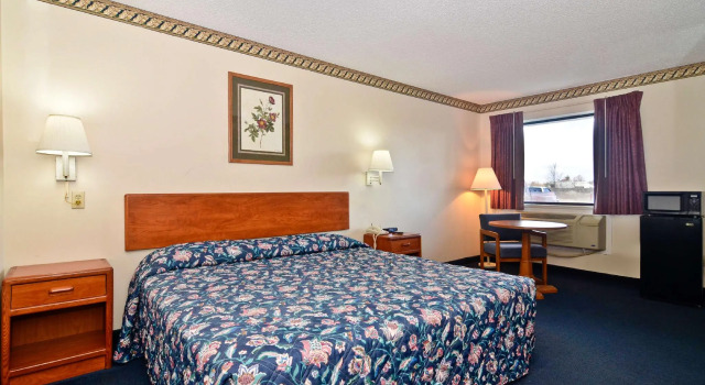 Двухместный номер Standard Residential Suites Blue Springs by Hotel O I 70