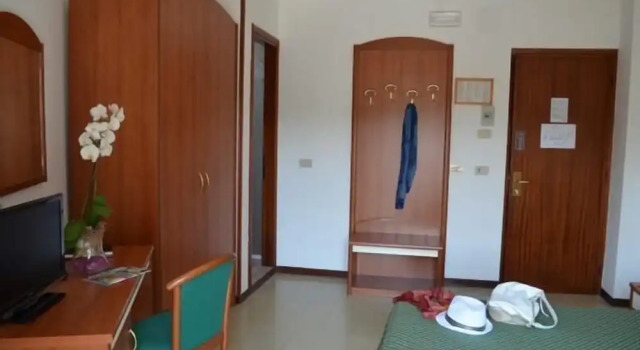 Трёхместный номер Standard с балконом Hotel Berna