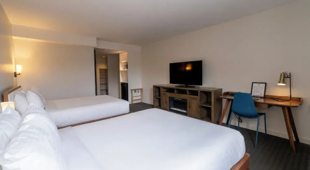 Четырёхместный номер Deluxe с видом на город Adara Hotel