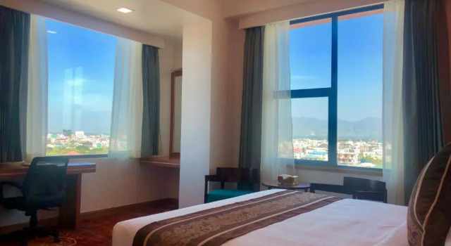 Люкс с видом на горы Ritz Grand Hotel Mandalay