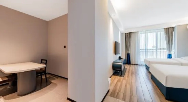 Семейный люкс Uhome Hotel Hohhot Golden Bridge