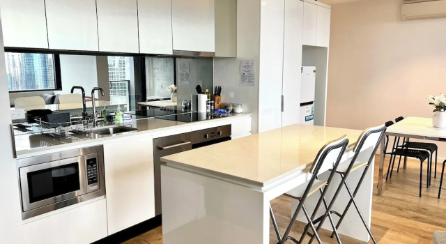 Апартаменты Premier с балконом Readyset Apartments at Manhattan