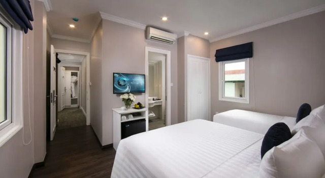 Номер семейный объединенный с 2 комнатами Flora Centre Hotel & Spa