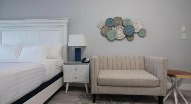 Номер Standard с балконом и с видом на озеро Prestige Harbourfront Resort, WorldHotels Luxury