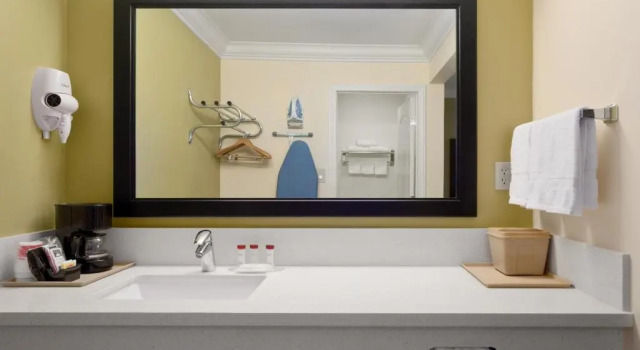 Четырёхместный номер Standard Solara Inn and Suites