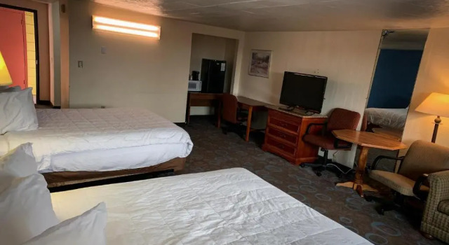 Четырёхместный номер Standard Ventura Grand Inn