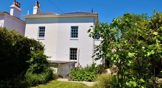 Arden Villa sleeps 8 close to golden beach of Ryde, Rezervasyon Villa Merseyside villalar, Villa