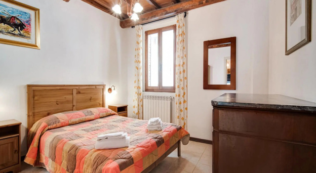 Attractive Farmhouse in Monticiano with Garden, Buchen Sie Hotel Monticiano Merse-Tal