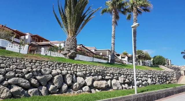 Playa del Duque in 1st sea line directly on the beach, heated pool, Wifi, balcony, Book Hotel Hotels in Tenerife with Parking, Parking