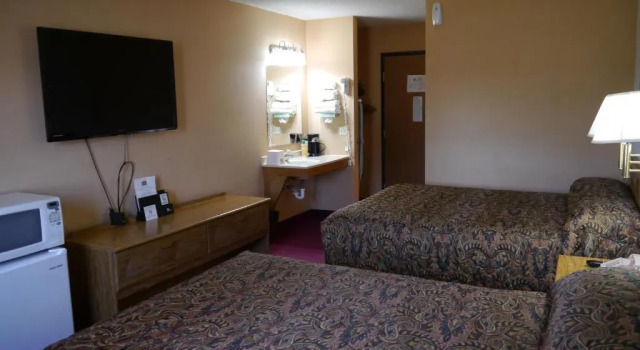 Четырёхместный номер Standard Westwood Inn & Suites Kimball I 90