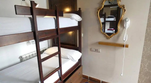 Кровать в общем номере (женский номер) Oasis Backpackers Hostel Granada