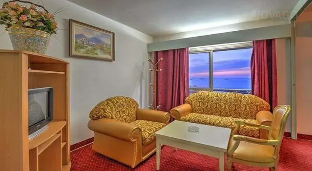 Es Salam, Book Hotel Hoteller i Skikda med pool, Swimmingpool