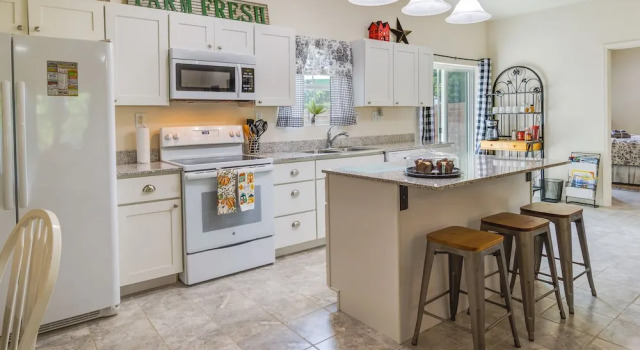 Коттедж Charming Gravois Mills Escape w/ Private Backyard!