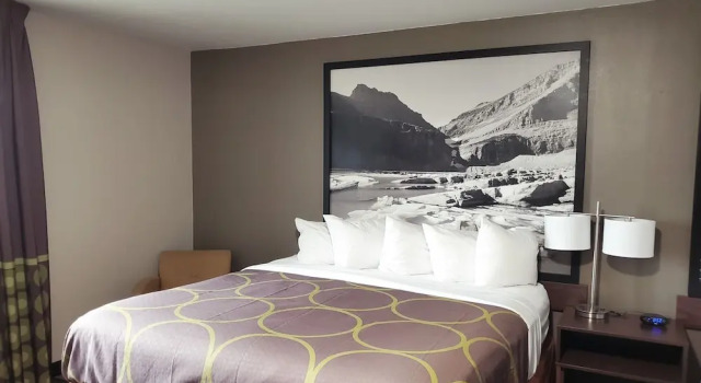 Четырёхместный номер Standard Super 8 by Wyndham Belgrade/Bozeman Airport