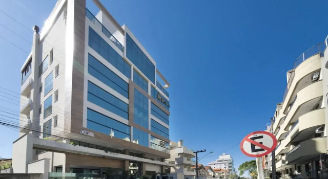 Apartamento 2 Quartos com Piscina - 715
