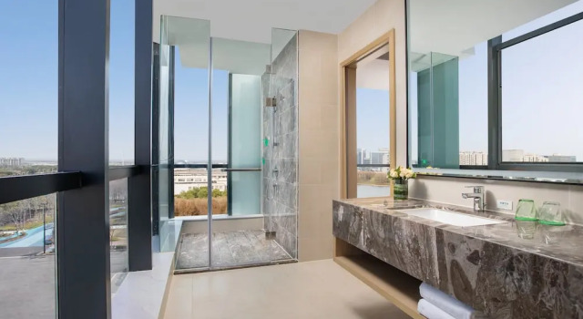 Люкс c 1 комнатой Holiday Inn Shanghai Dishui Lake by IHG