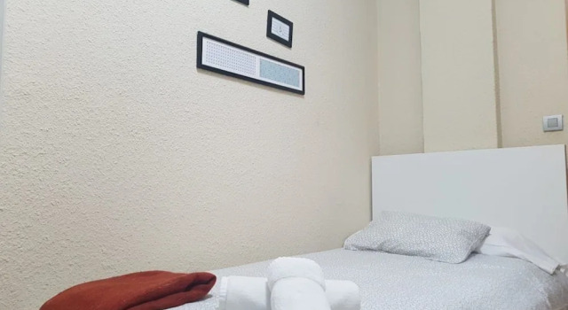 Apartamentos Dos Torres - Varda, Забронировать Апартаменты/квартира Отели Сарагосы с парковкой, рядом с Музей Fuego y de los Bomberos, Парковка