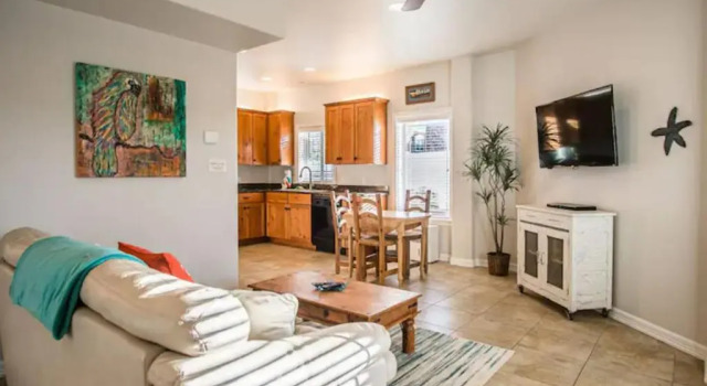 11 Bed Home W/ Pool & Hot tub Steps To Beach Sleeps 16