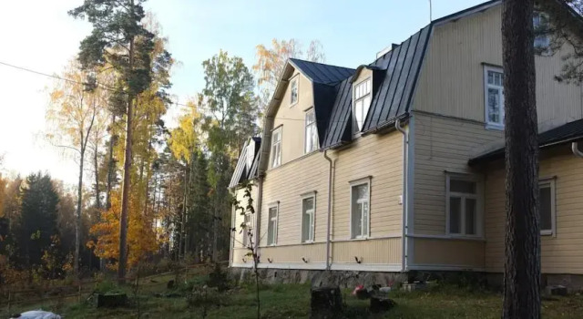 Kuninkaan Kaarre (Menefta Consulting Oy), Boek Mini-hotel Vantaa 