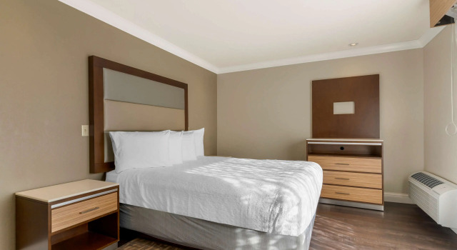 Best Western Plus Forest Park Inn, Забронировать Отель Гилрой Область залива Сан-Франциско, рядом с St. Louise Regional Hospital